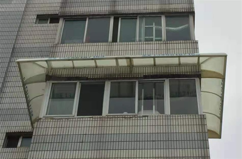 如何解決鋼結(jié)構(gòu)雨棚的漏水問題？